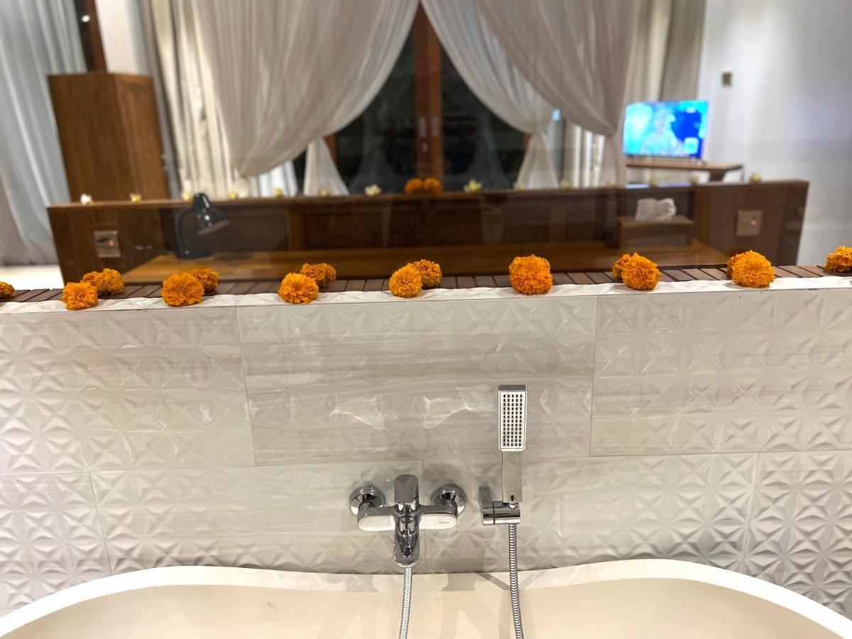 Nirankara Ubud Villa Экстерьер фото
